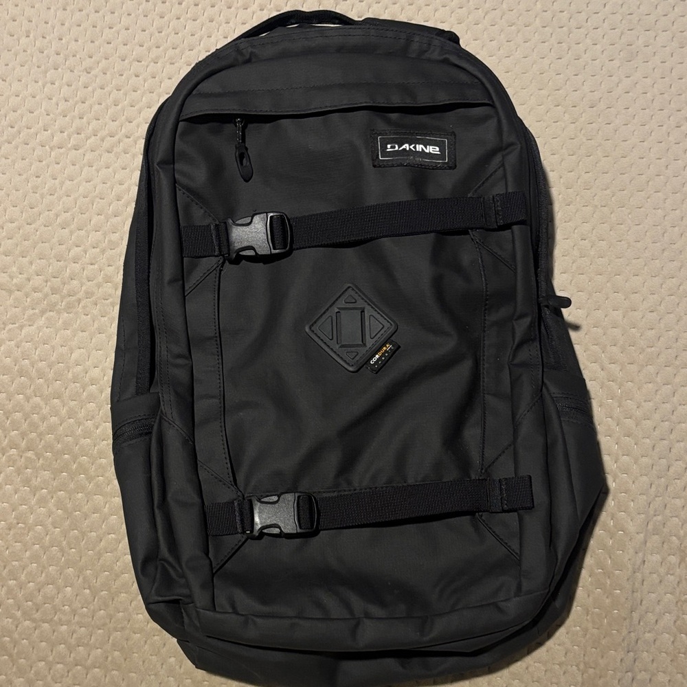 Dakine Mission 25L Black Men's Backpack with Utility Straps
